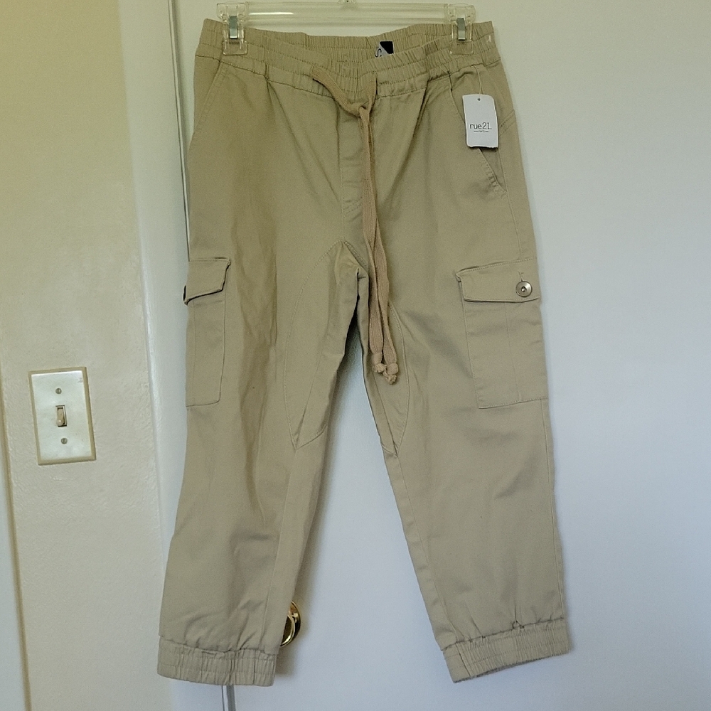 Rue21 Tan Cargo Pants  NWT Sz Med